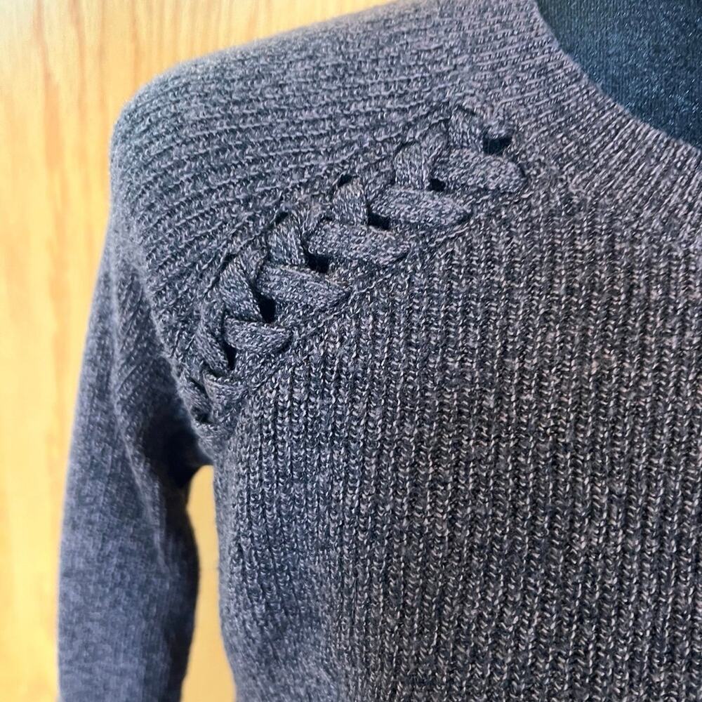 AMERICAN EAGLE, women's size small sweater, plum color.